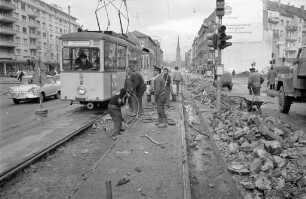 Sperrung der Kaiserstraße wegen des Einbaus eines Gleisdreiecks an der Einmündung der Fritz-Erler-Straße