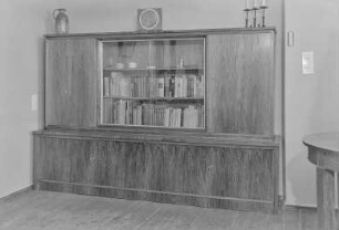 Möbel A. May : Schrankwand mit Bücherregal