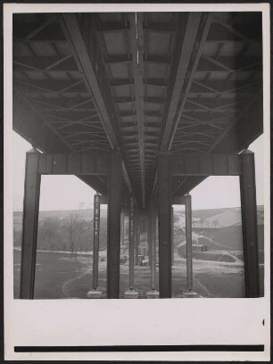 Baustelle einer Autobahnbrücke
