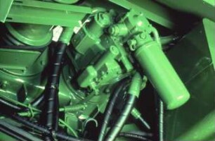 Fotografie: Erntetechnik, Mähdrusch, Mähdrescher selbstfahrend, Hydraulik