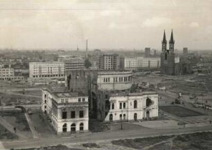 Magdeburg. Blick auf Stadttheater und Ruine der Ulrichs-Kirche