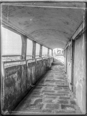 Buseckhof: Obere Karolinenstr. 6, Wehrgang