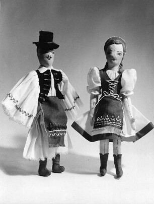 Trachtenpuppenpaar (vielleicht in ungarischer Tracht)