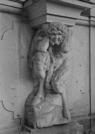 Konsole mit hockendem Faun : Konsole mit hockendem Faun. Sandstein (1714/1718; Werkstatt Balthasar Permoser / um 1950 Kopie; A. Braun). Dresden, Zwinger, Bogengalerie L