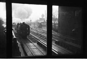 Berlin: Anhalter Bahnhof; Deutsche Reichsbahn; Ausblick vom Stellwerk; Einfahrt einer Lok