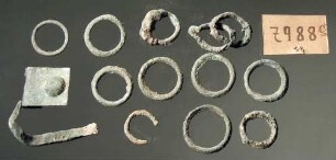 Schachtel mit kleinen Ringen