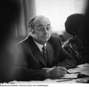 Internationale Kommunalpolitiker: Vorbereitungskommision? für das 9. Kolloquium (1972.03); Uno Vereinigung im Rathaus (1972.03.20); Schwedische Kommunalpolitiker mit Böhme (1972.07); Wrozlawer Stadtverordnete (1972.12); Ostrawa (1973.05); Präsident der französischen Abgeordneten (1974.01)