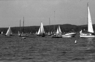 Herrsching: Betrieb am See, Windsurfing