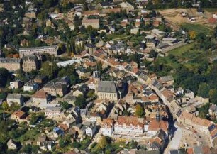 Waldenburg (Sachsen), Stadtkern mit Stadtkirche und Rathaus, Luftbild