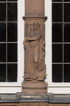 Neue Ratsstube — Relief