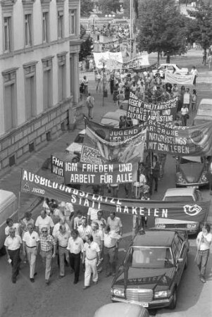 Demonstration des Deutschen Gewerkschaftsbunds DGB gegen Rüstung und gegen den Nato-Doppelbeschluss
