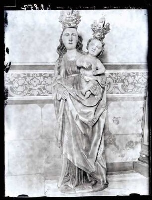 Kirche; gotische Madonna