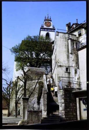 Aarau: Stadtkirche und Treppe von unten