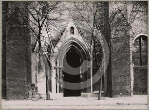 Portal der katholischen Stadtpfarrkirche Glogau