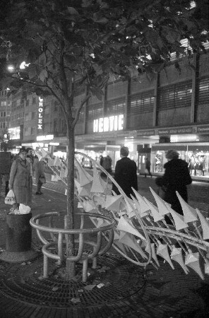 Installierung der Weihnachtsdekoration in der Karlsruher Innenstadt