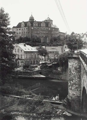Zschopau, Stadtansicht mit Schloss Wildeck, Ansicht über die Zschopau mit Straßenbrücke von Südwesten
