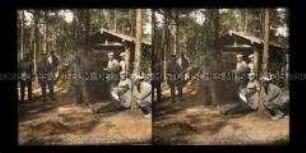 Soldaten beim Lesen der Post im Feldlager