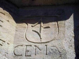 Langhaus Strebepfeiler Südwest - Baumeisterzeichen des Bernhard Sporer im Detail