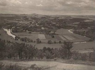 Elsterberg. Blick auf die Stadt und den Bogen der Weißen Elster