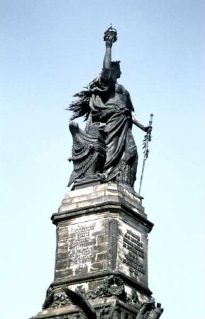 Nationaldenkmal — Statue