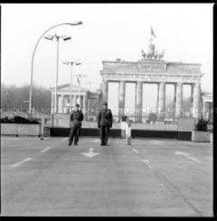 DDR-Grenzsoldaten am Brandenburger Tor