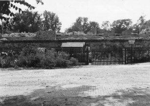 Letzte Trümmerreste der zertörten St. Annen-Schule (Nordseite)