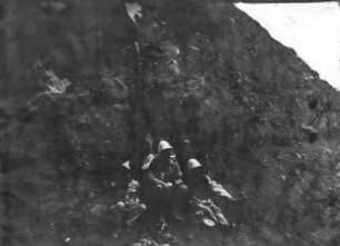 Gruppenbildnis am Krater : Gruppenbildnis mit Walther Bergt am Krater des Pico do Fogo.
