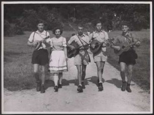 Jugendliche Musikgruppe aus fünf Personen