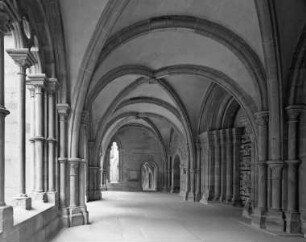 Evangelische Pfarrkirche & Ehemalige Klosterkirche Sankt Maria — Vorhalle