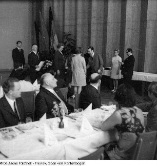 Grußadresse Stadtleitung; Stadtbezirksdelegierten-Konferenz; Eröffnung Parteilehrjahr 1971/1972