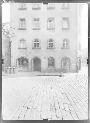Meißen-Altstadt, Roßmarkt 7. Wohnhaus mit Läden (2. H. 19. Jh.) Straßenfront (Fleischergasse, Teilansicht)
