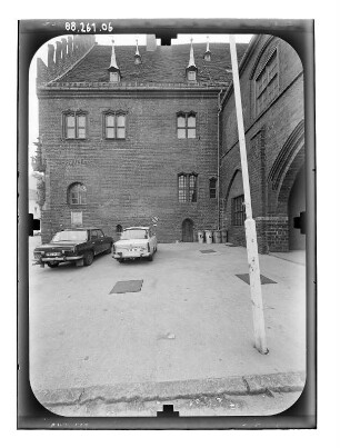 Jüterbog, Markt 21. Rathaus (Baubeginn 1499). Nordseite (Teilansicht)