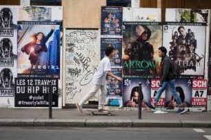 Paris. 09e. Rue du Faubourg Montmartre. Plakate