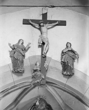 Chorbogenkruzifix / Kreuzigungsgruppe
