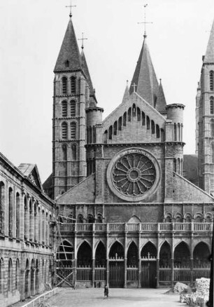 Westfassade der Kathedrale Notre Dame, Tournai, Wallonien, Belgien