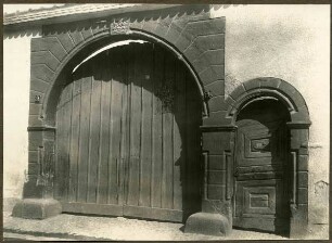Hauptstr. 10.Tor Scheitelstein mit Familienwappen