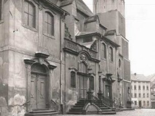 Petri-Pauli-Kirche : Barockanbauten an der Südfront der ehemaligen Franziskaner-Klosterkirche