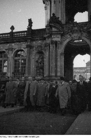 Dresden. Wjatscheslaw Michailowitsch Molotow, Außenminister der UdSSR während seines Besuches in Dresden, Oktober 1954 & Dresden. Besuch Modrows in Dresden, Oktober 1954