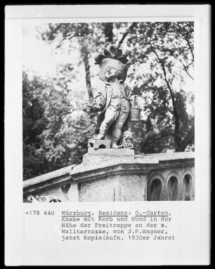 Bürstenhändler mit Hund