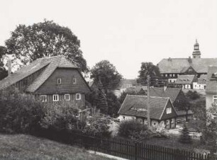 Waltersdorf (Kreis Zittau), Ortsteilansicht, Blick vom Wohnhaus, Am Kirschhübel 6 zur Kirche