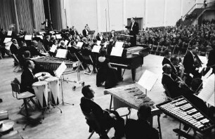 Donaueschingen: Donaueschinger Musiktage; Stadthalle; drei Orchester: Hans Rosbaud, Pierre Stoll und H. Schatz