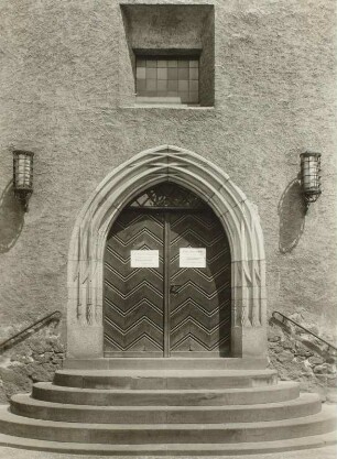 Wurzen, Dom St. Marien, Außenansicht : Gotisches Portal an der Südseite