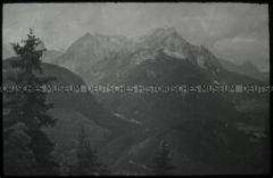 Mittenwald mit Blick auf die Zugspitze