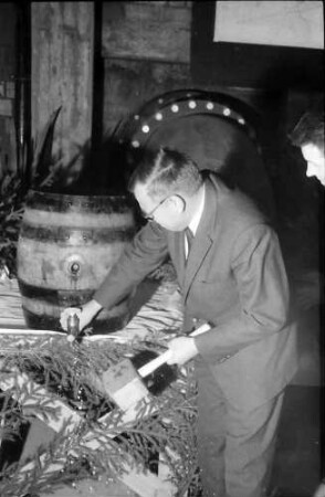 Hausen an der Möhlin: Bieranstich, Baudirektor Funk