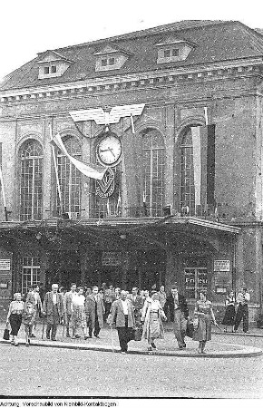 Bautzen. Nationaldemokratische Partei Deutschlands (NDPD), Bezirksparteitag, Begrüßungstafel, Ankunft der Delegierten auf dem Bahnhof, September 1956 & Nationaldemokratische Partei Deutschlands (NDPD) - Christlich Demokratische Union (CDU), September 1956