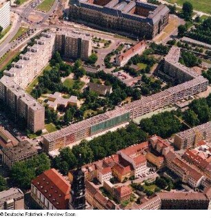 Dresden-Neustadt. Innere Neustadt. Bebauung zwischen Rähnitzgasse-, Albert- und Köpckestraße. Blick über Hauptstraße mit Dreikönigskirche gegen Gebäude des Finanzministeriums. Luftbild-Schrägaufnahme von Nordwesten