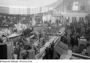 Blick von oben in die Ausstellungsfläche von Polen