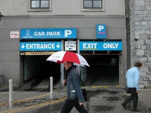 Galway - Innenstadt : Straßenzeile, aufgenommen am 7. April 2005 in der Innenstadt von Galway