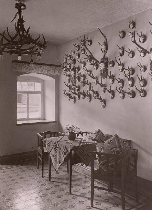 Gastewitz, Hof Carl Spenke, Diele, Geweihecke