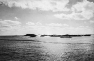 Inselgruppe : Eine Inselgruppe bei den Lofoten in der Nordsee.